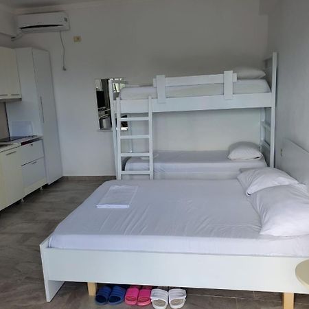 Luigi S Fairyview Apartment Sarandë Esterno foto