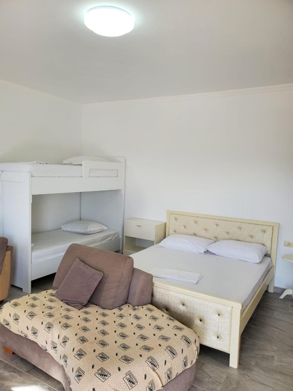 Luigi S Fairyview Apartment Sarandë Esterno foto