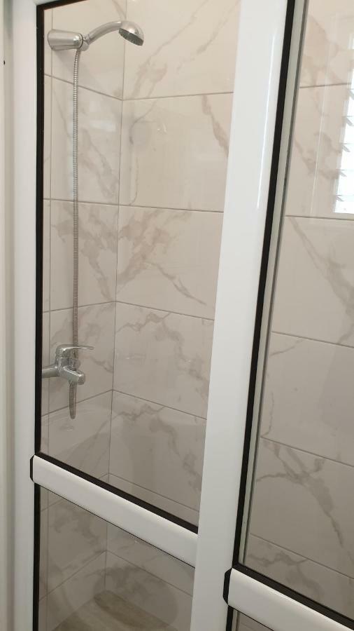 Luigi S Fairyview Apartment Sarandë Esterno foto